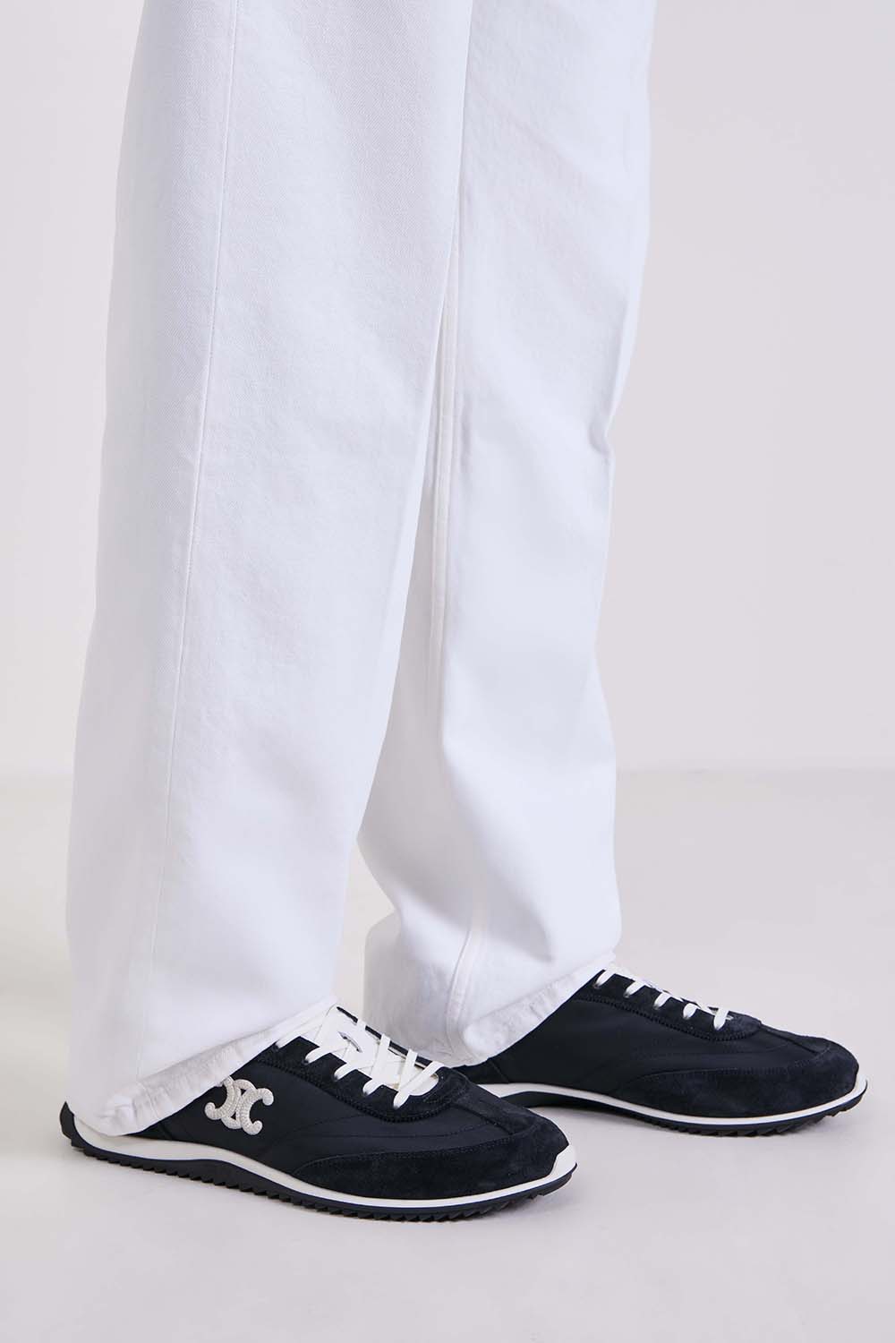 תמונת כל הלוק של נעלי סניקרס